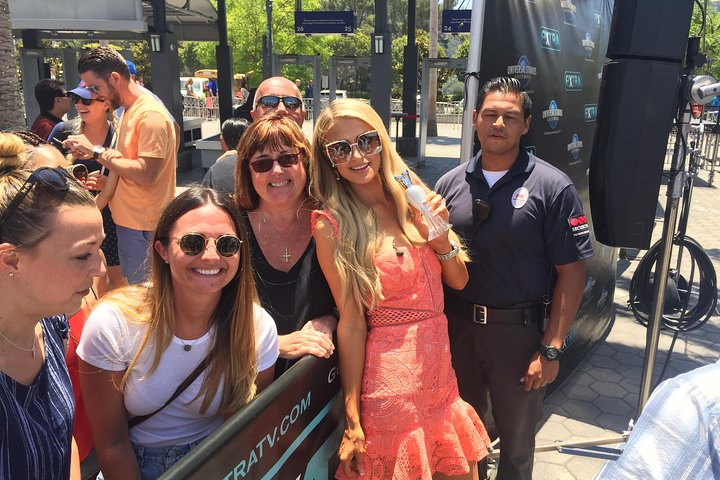 Have Fun Tours guests meet Paris Hilton at ExtraTV!